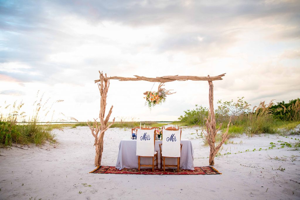 boho beach wedding style inspiration in blue & gold / photo by nikkimaydayphotography.com