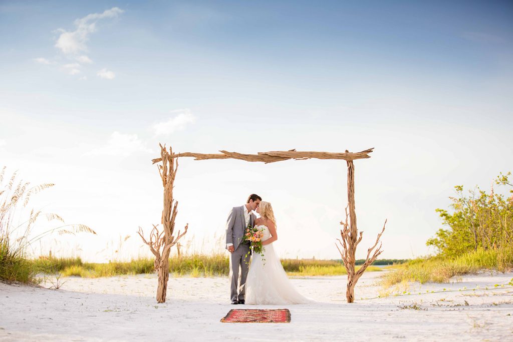 boho beach wedding style inspiration in blue & gold / photo by nikkimaydayphotography.com