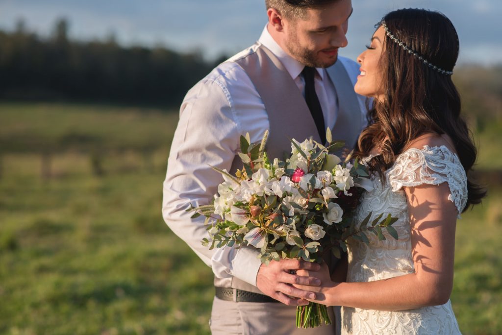 Joyce Kitamura e Victor em casamento na Fazenda Paraíso - Noiva Ansiosa