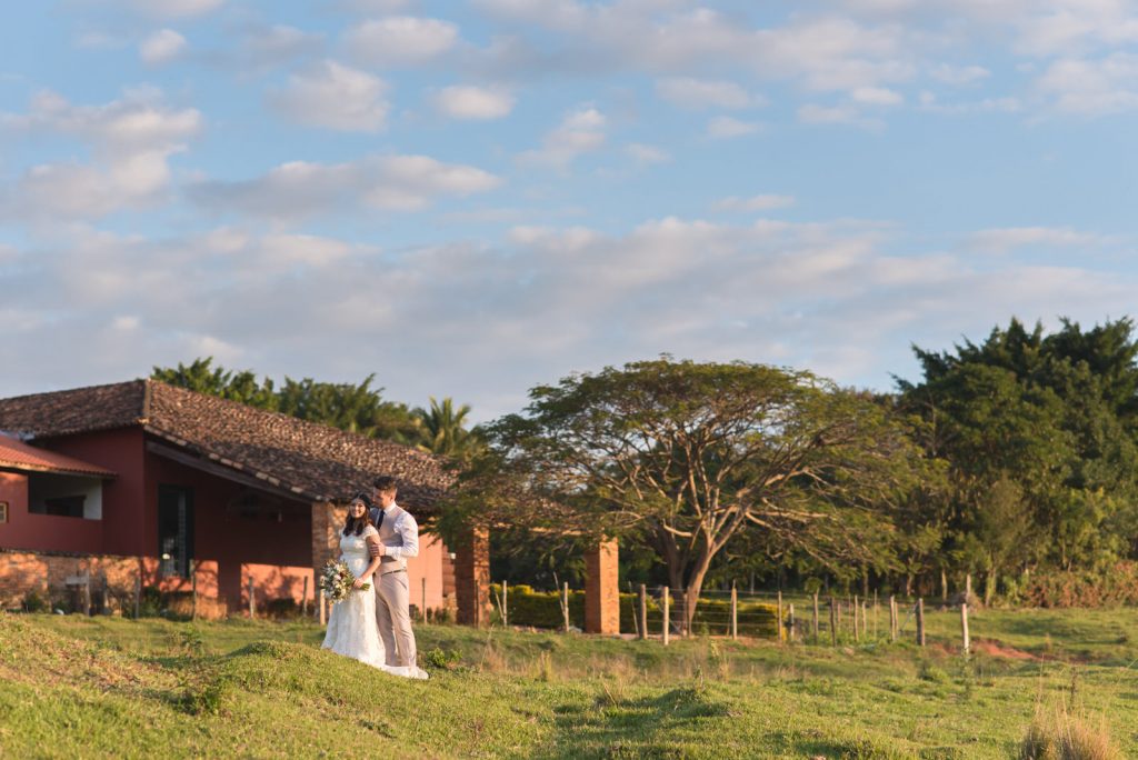Joyce Kitamura e Victor em casamento na Fazenda Paraíso - Noiva Ansiosa