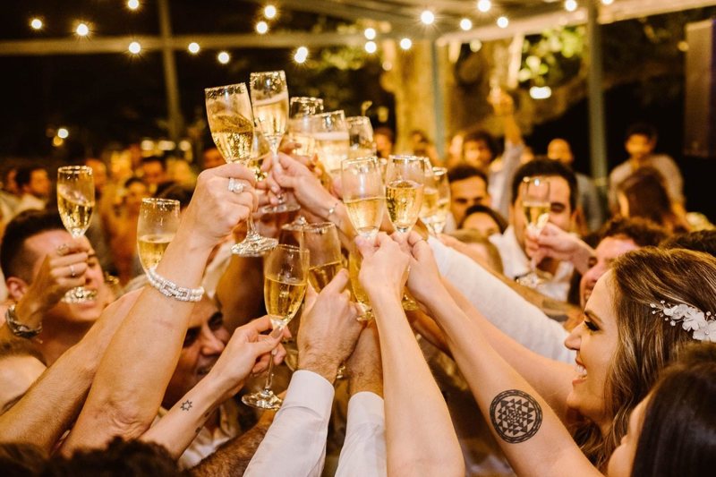 Lindo casamento na praia em Ilhabela - fotos de João Cappa