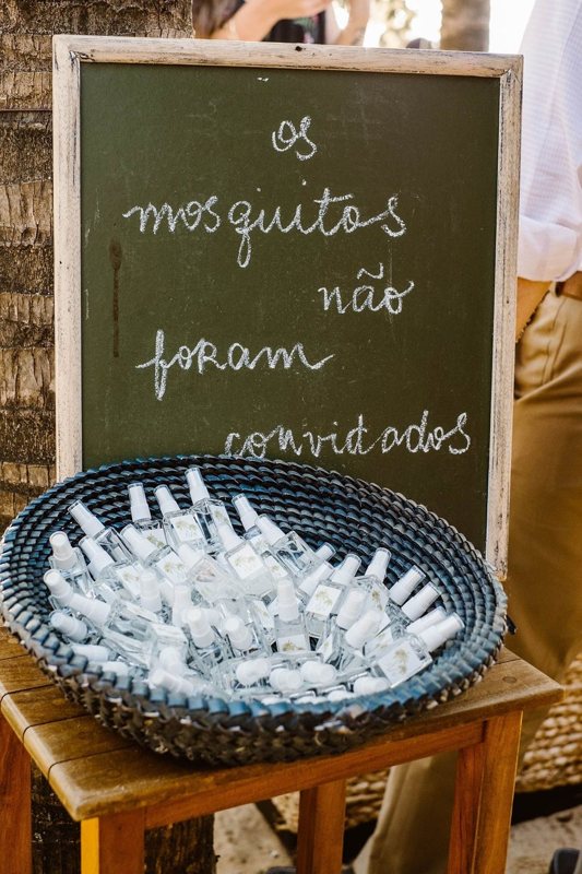 Repelente em casamento em Ilhabela "Os mosquitos não foram convidados!" - Lindo casamento na praia em Ilhabela - fotos de João Cappa