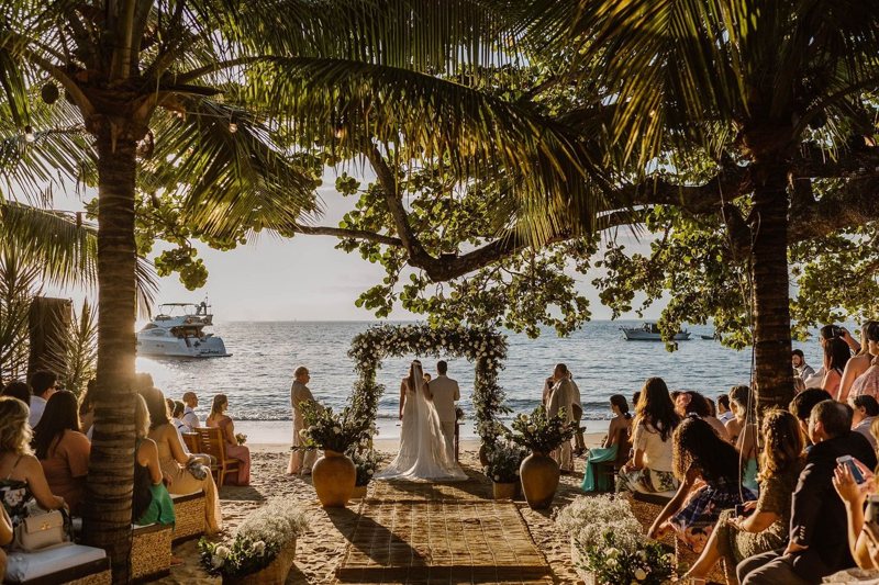 Lindo casamento na praia em Ilhabela - fotos de João Cappa