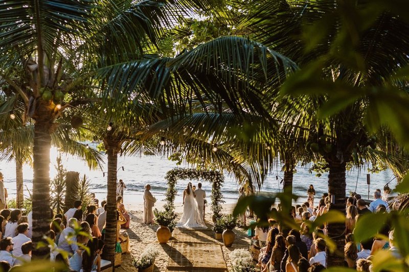 Lindo casamento na praia em Ilhabela - fotos de João Cappa