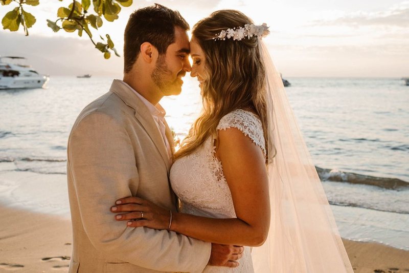 Lindo casamento na praia em Ilhabela - fotos de João Cappa