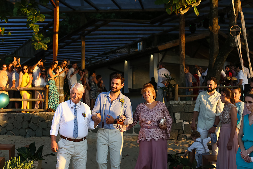 Carol e Rafa Casamento com luz e alegria em Ilhabela