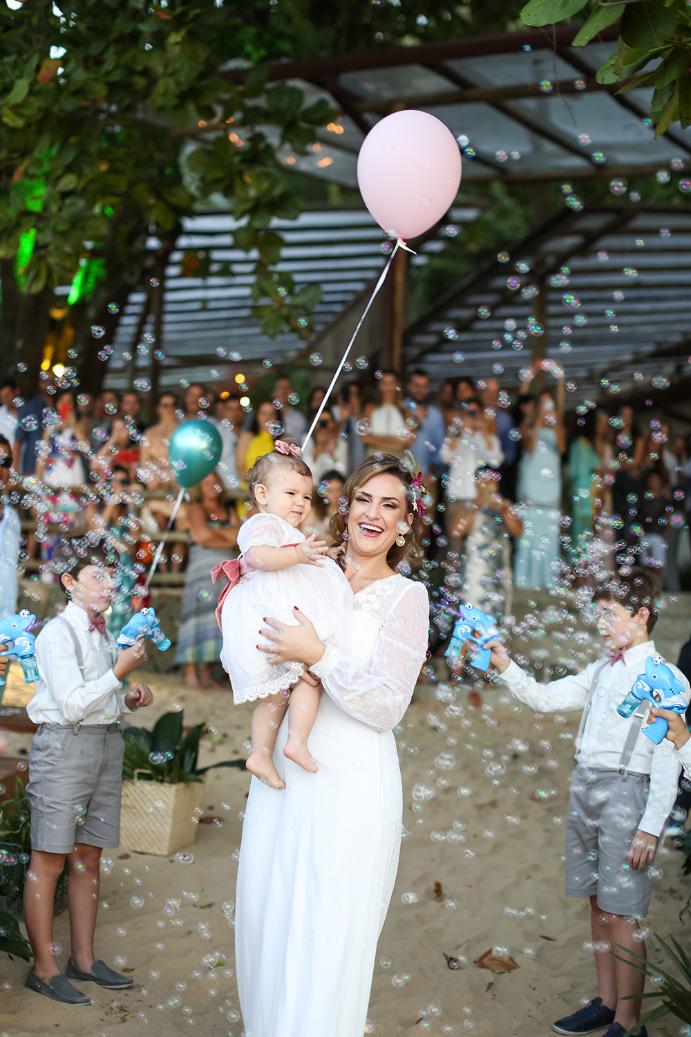 Carol e Rafa Casamento com luz e alegria em Ilhabela