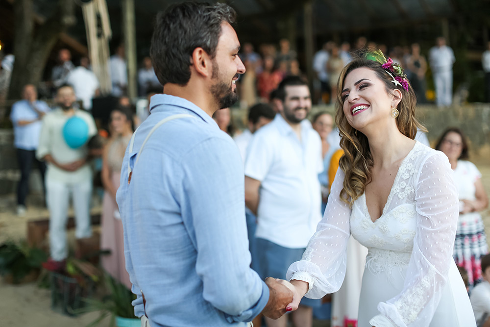 Carol e Rafa Casamento com luz e alegria em Ilhabela