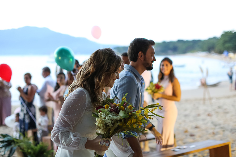 Carol e Rafa Casamento com luz e alegria em Ilhabela