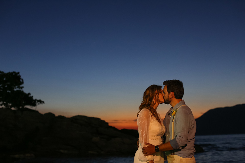 Carol e Rafa Casamento com luz e alegria em Ilhabela