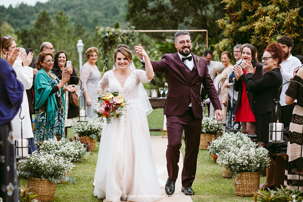 Renata e Fillip | Cores e muito amor para um lindo casamento no campo