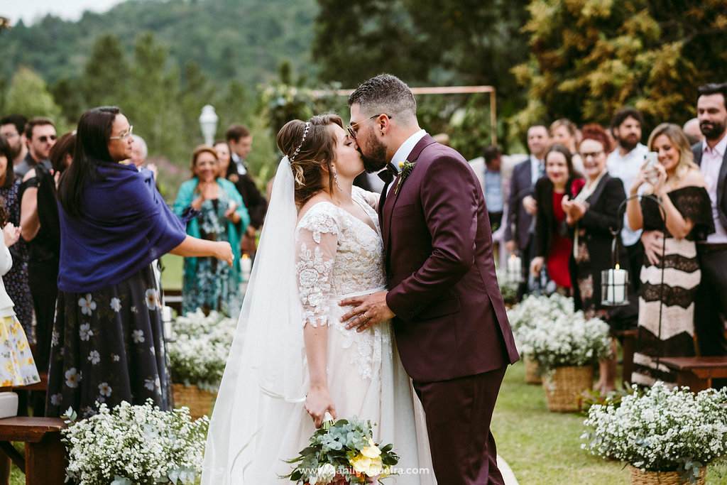 Renata e Fillip | Cores e muito amor para um lindo casamento no campo
