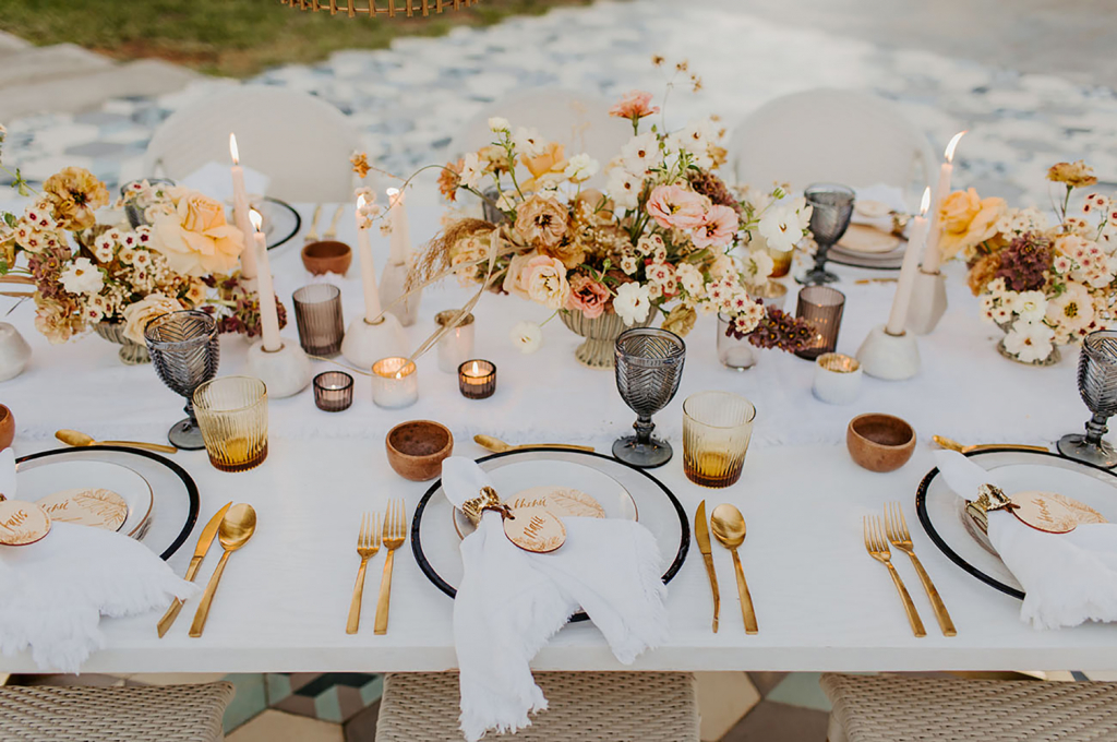 Mesas comunitárias no casamento: integração, aconchego e elegância