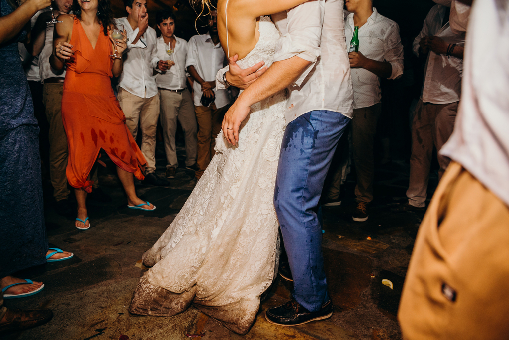 energia em Ilhabela casamento pe na areia gabriella e flavio