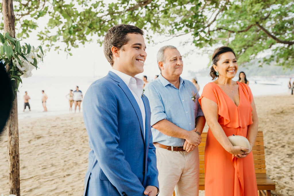 energia em Ilhabela casamento pe na areia gabriella e flavio