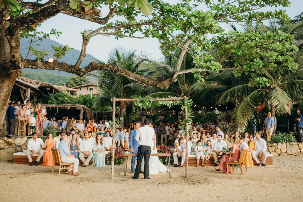 energia em Ilhabela casamento pe na areia gabriella e flavio