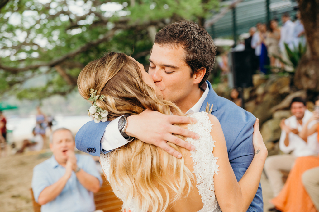 energia em Ilhabela casamento pe na areia gabriella e flavio