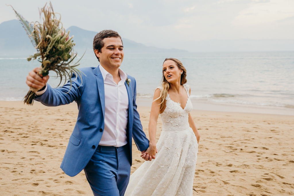 energia em Ilhabela casamento pe na areia gabriella e flavio