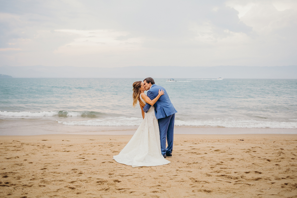 energia em Ilhabela casamento pe na areia gabriella e flavio