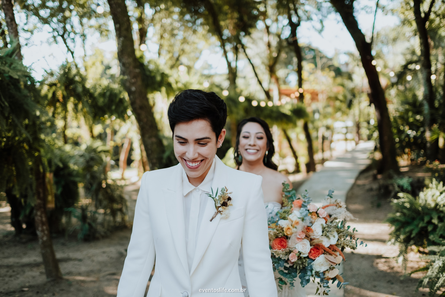 Aline e Marcele Casamento no campo amor ao ar livre Casamento Homoafetivo