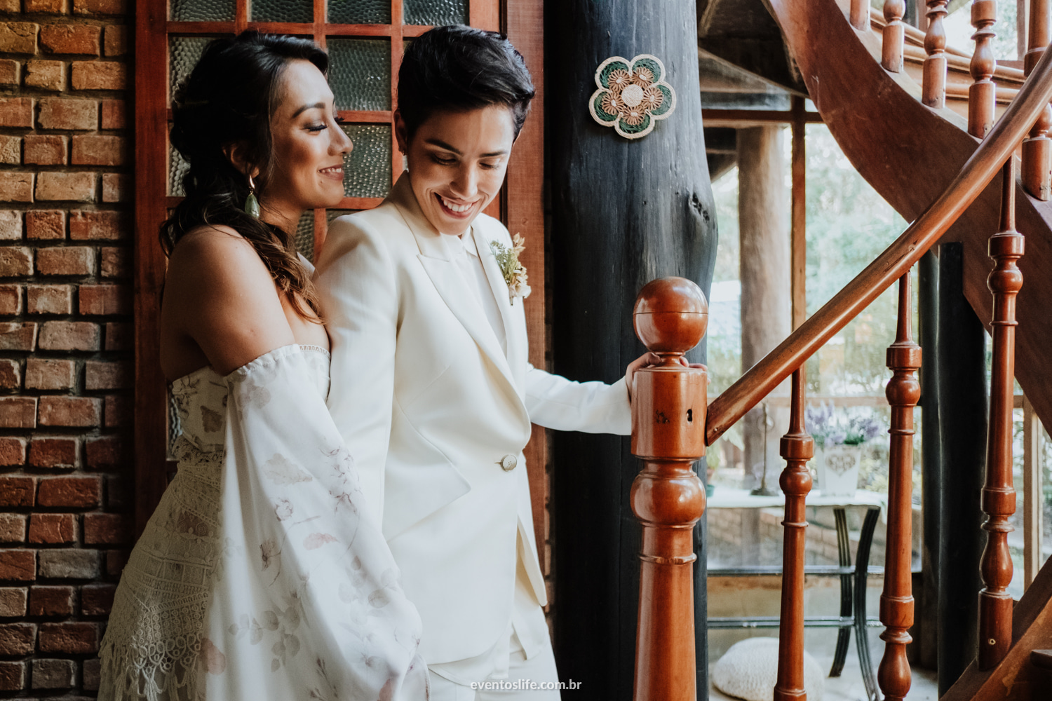 Aline e Marcele Casamento no campo amor ao ar livre Casamento Homoafetivo