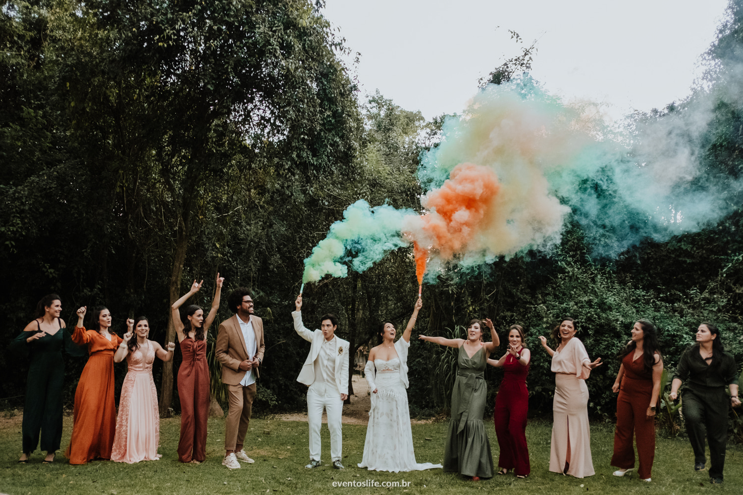 Aline e Marcele Casamento no campo amor ao ar livre Casamento Homoafetivo