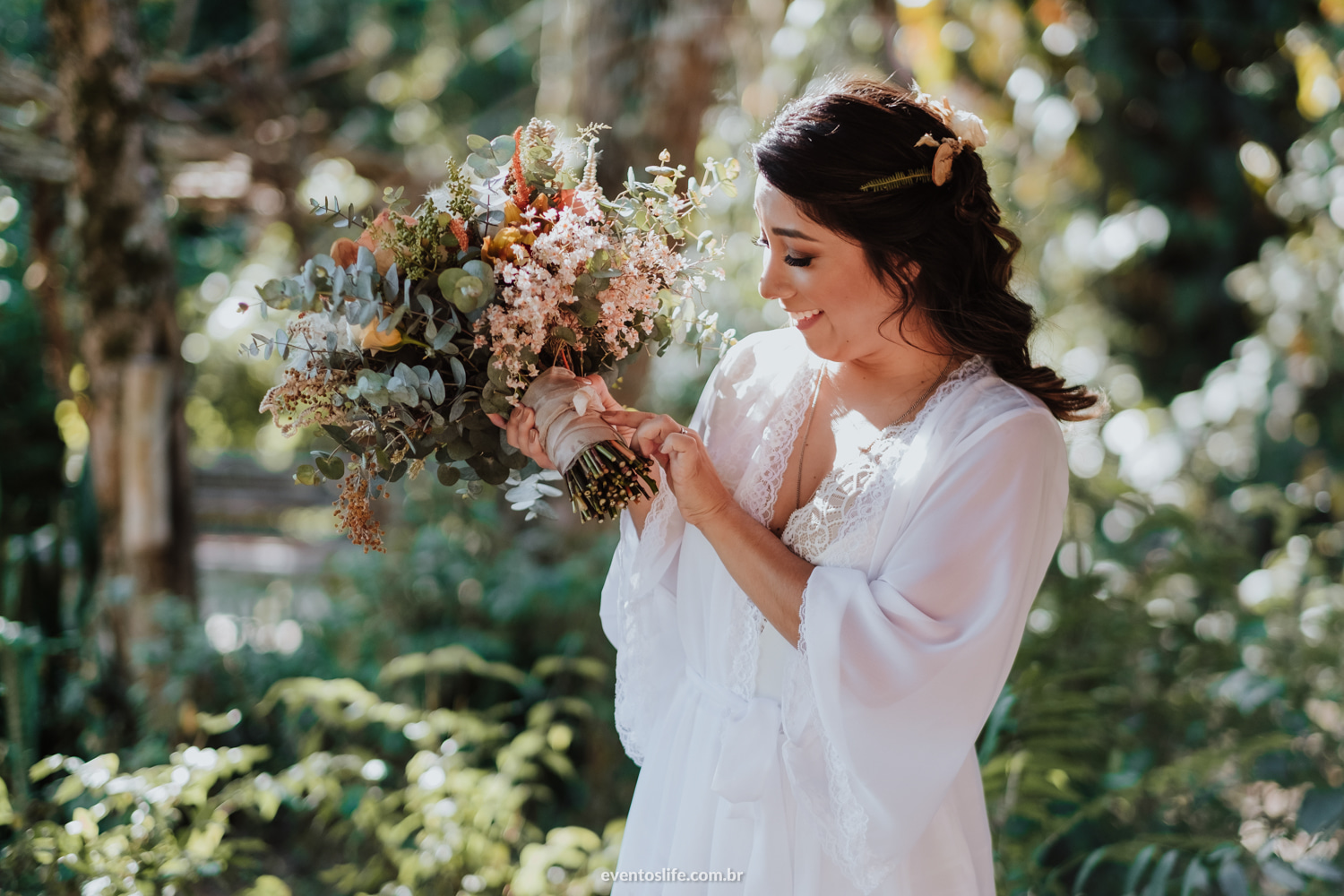 Aline e Marcele Casamento no campo amor ao ar livre Casamento Homoafetivo