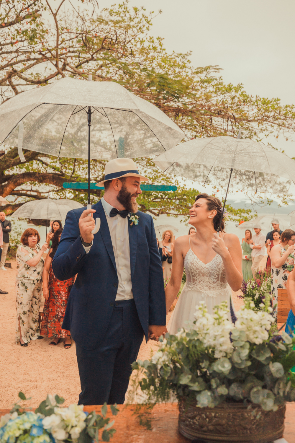 Anna Julia e Thomas Casamento vibrante em Ilhabela