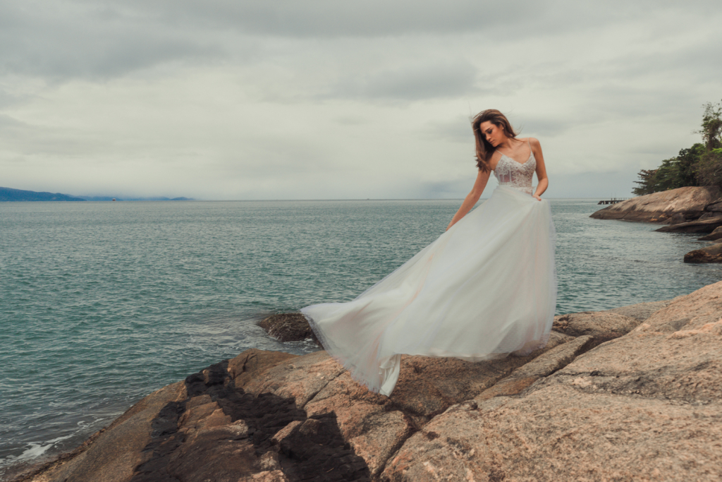 Anna Julia e Thomas Casamento vibrante em Ilhabela