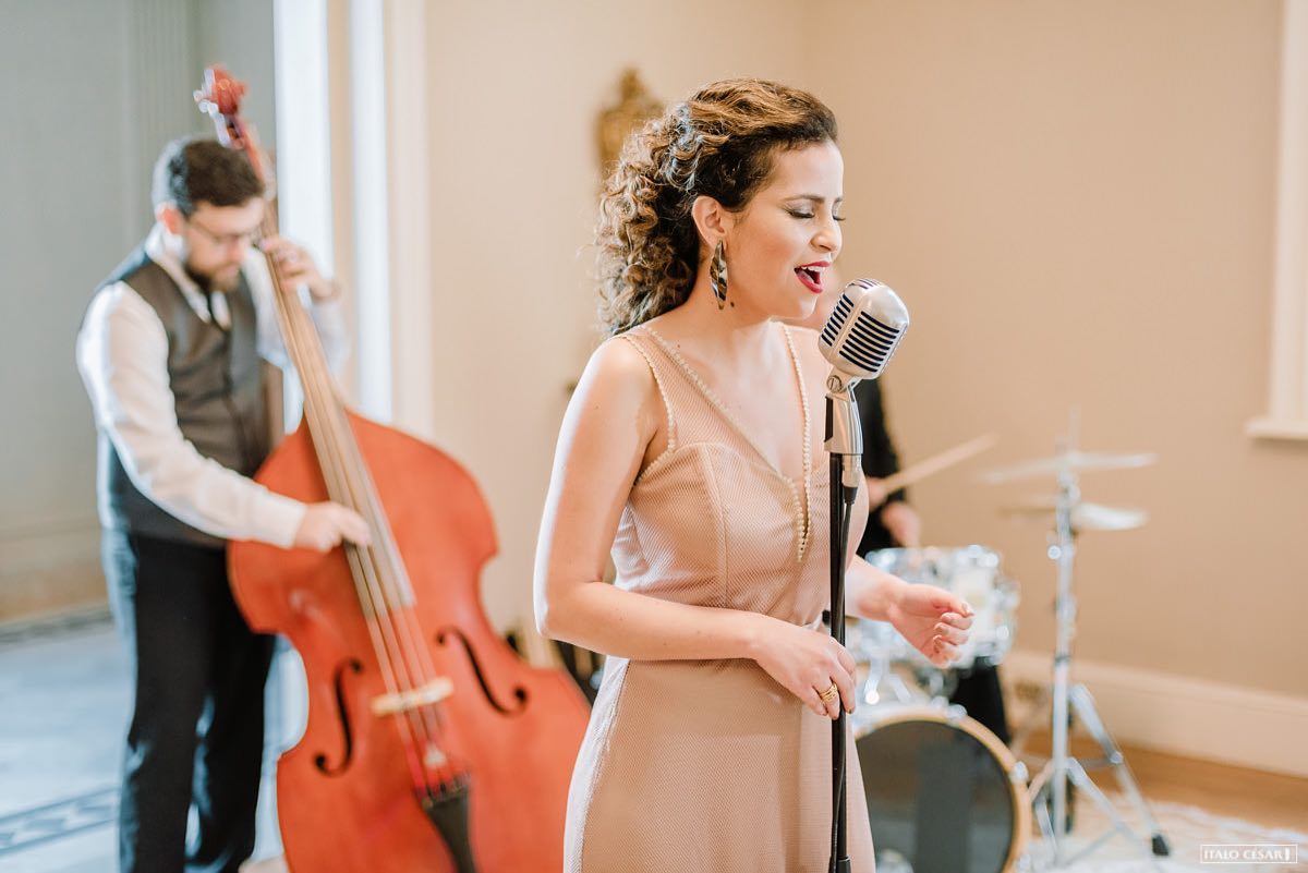 Escolhendo as musicas da cerimonia de casamento com Renata Queli
