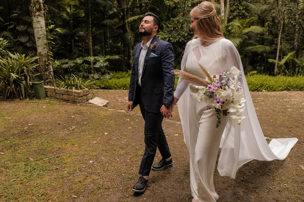 Juliana e Vinicius Casamento na Casa Giardino a dois com amor Karina Matos Assessoria