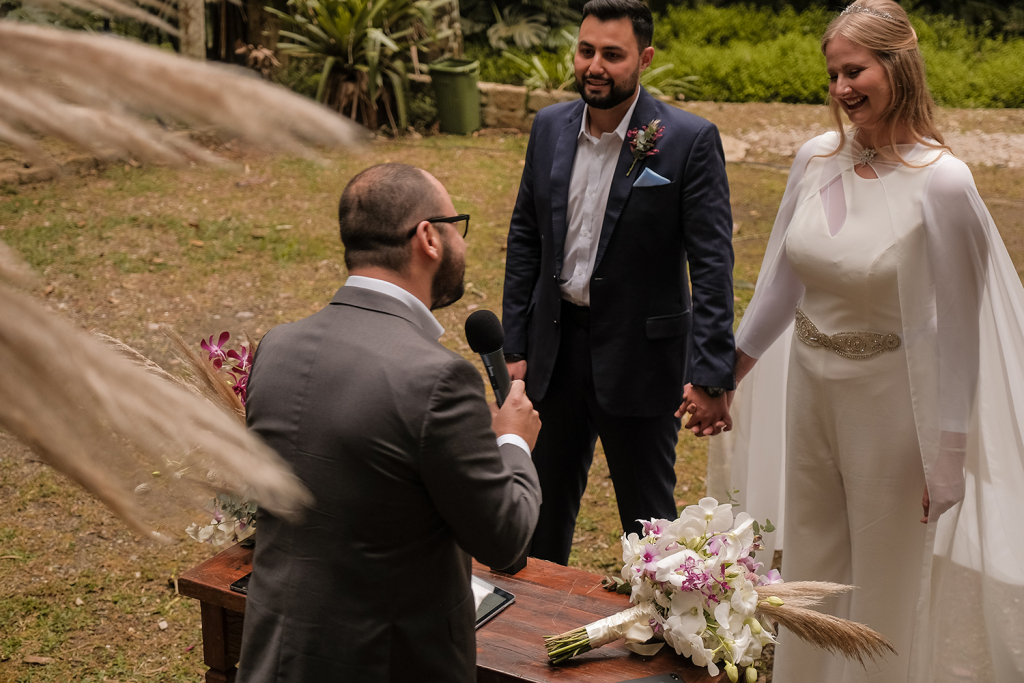 Juliana e Vinicius Casamento na Casa Giardino a dois com amor Karina Matos Assessoria