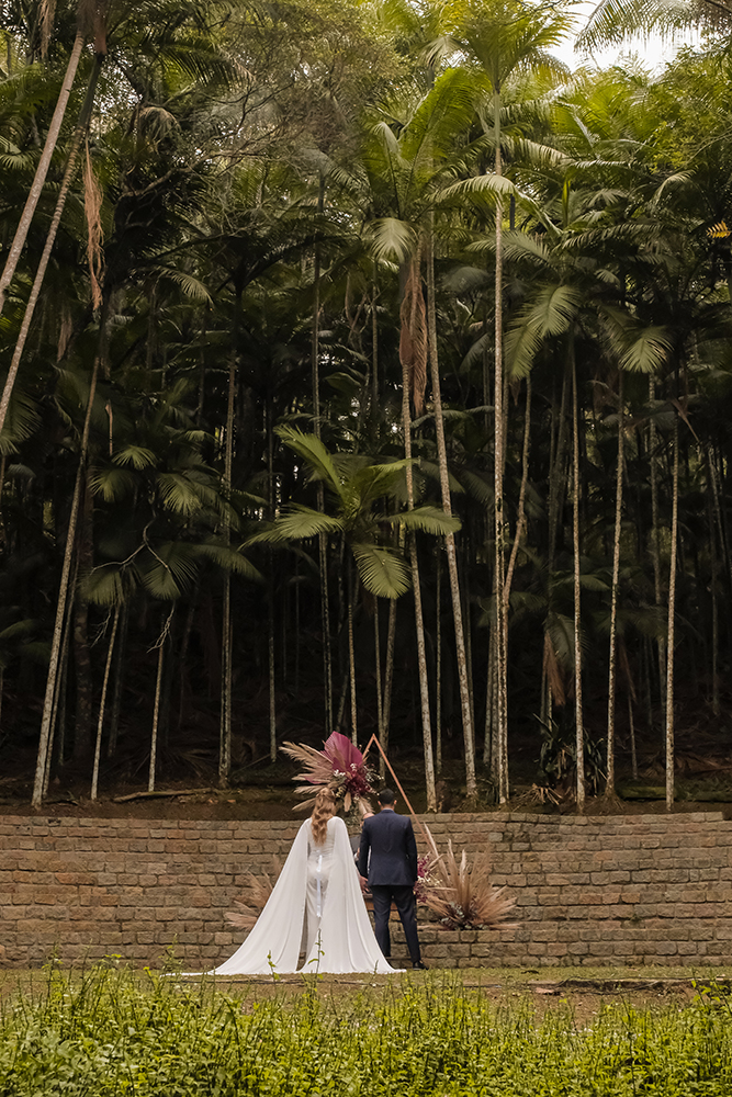 Juliana e Vinicius Casamento na Casa Giardino a dois com amor Karina Matos Assessoria