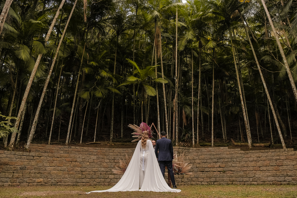 Juliana e Vinicius Casamento na Casa Giardino a dois com amor Karina Matos Assessoria