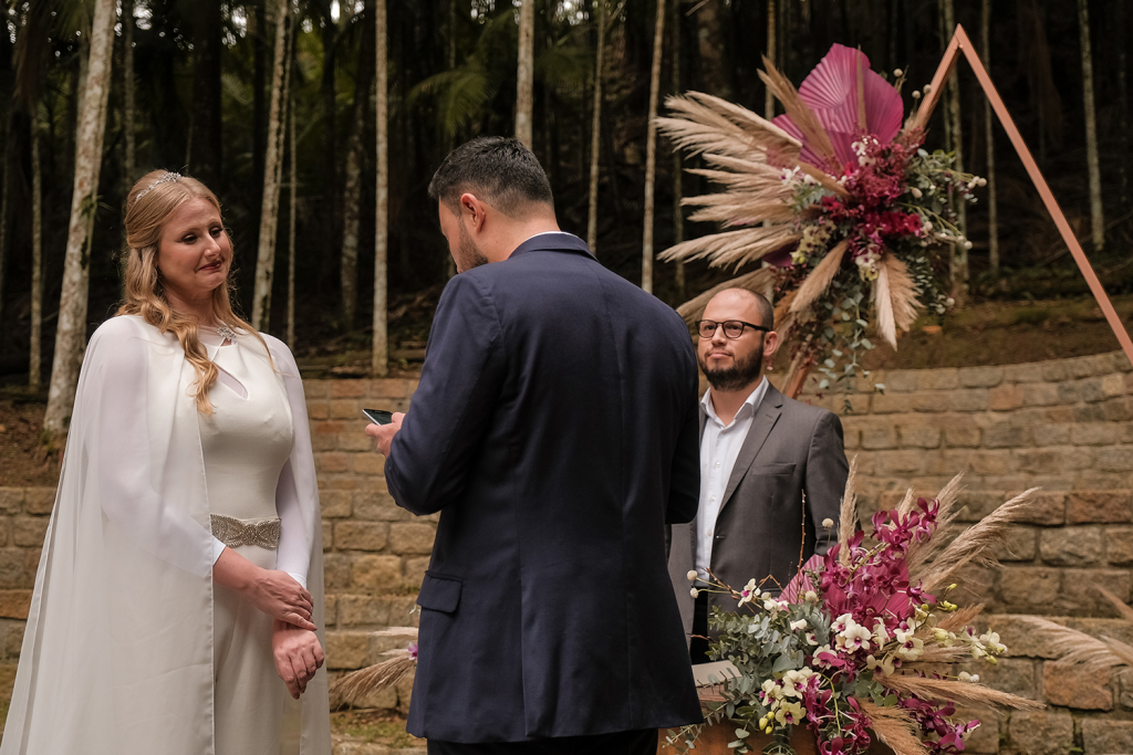 Juliana e Vinicius Casamento na Casa Giardino a dois com amor Karina Matos Assessoria