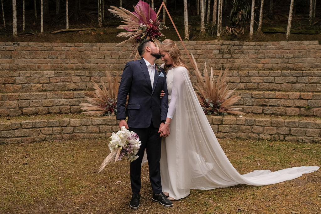 Juliana e Vinicius Casamento na Casa Giardino a dois com amor Karina Matos Assessoria