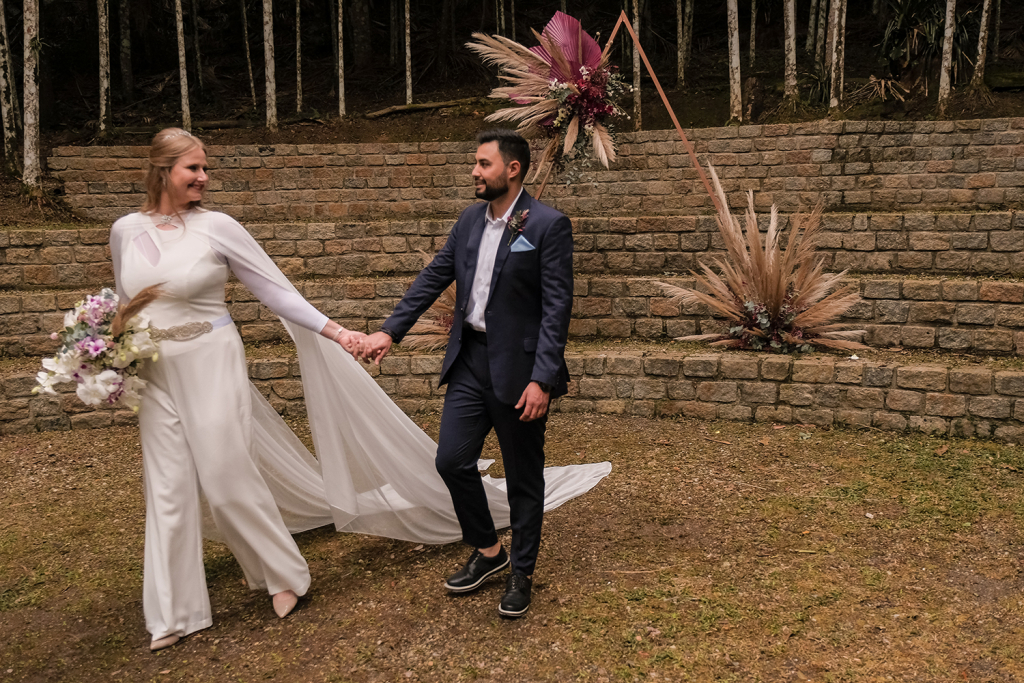 Juliana e Vinicius Casamento na Casa Giardino a dois com amor Karina Matos Assessoria