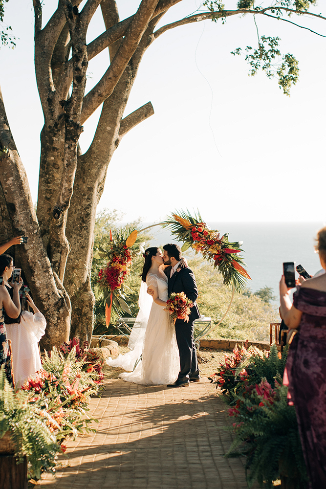 Manu e Cassio Casamento com vista para o mar em Ilhabela