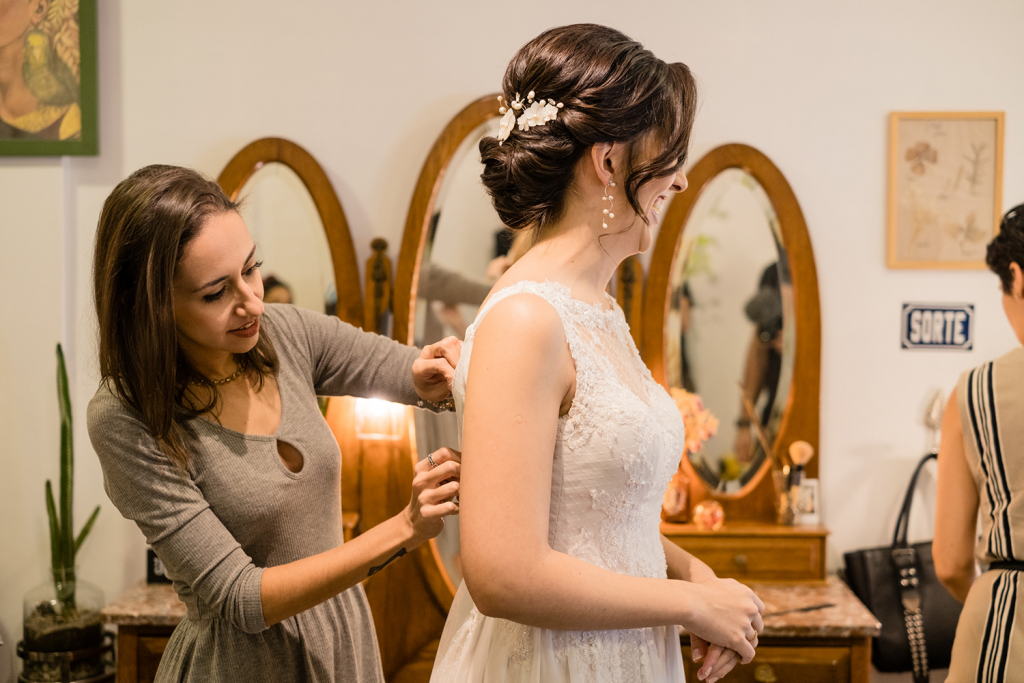 Virna e Gabriel Casamento em Brasilia Vestido de noiva à distância Helen Salles