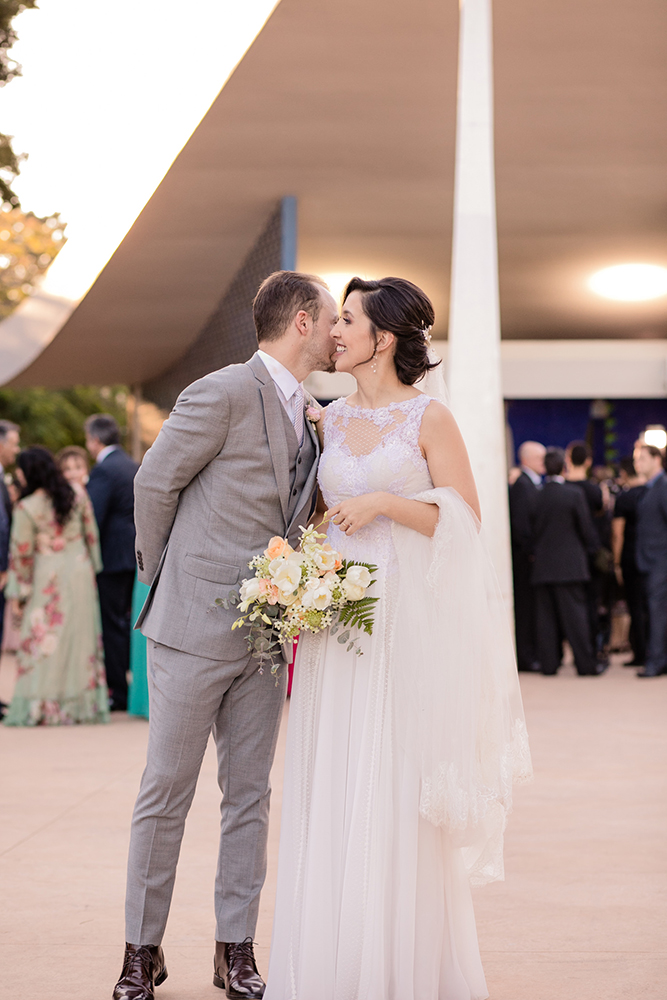 Virna e Gabriel Casamento em Brasilia Vestido de noiva à distância Helen Salles