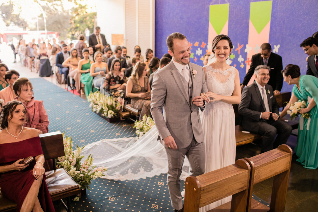 Virna e Gabriel Casamento em Brasilia Vestido de noiva à distância Helen Salles