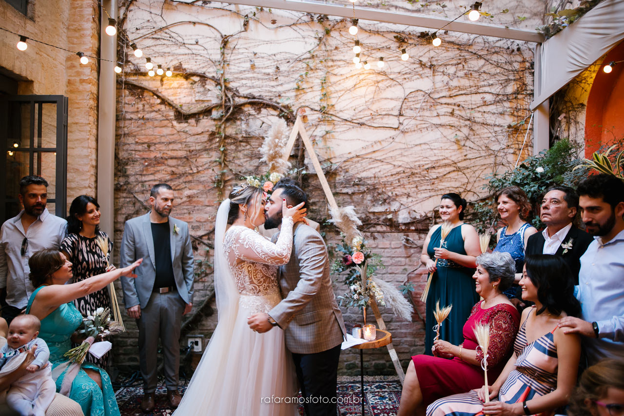 Carla e Tiago | Mini wedding na Casa Quena: amor e autenticidade