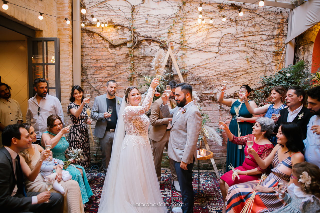 Carla e Tiago | Mini wedding na Casa Quena: amor e autenticidade