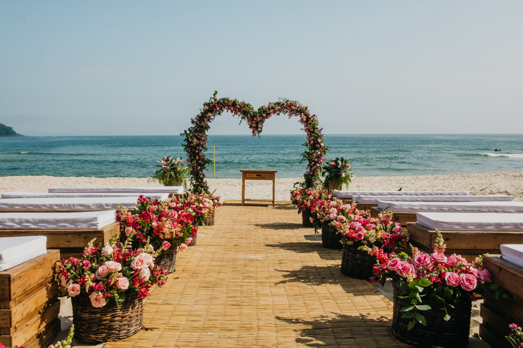 Bianca e Gabriel | Praia, sol, amor e mar: casamento em Maresias