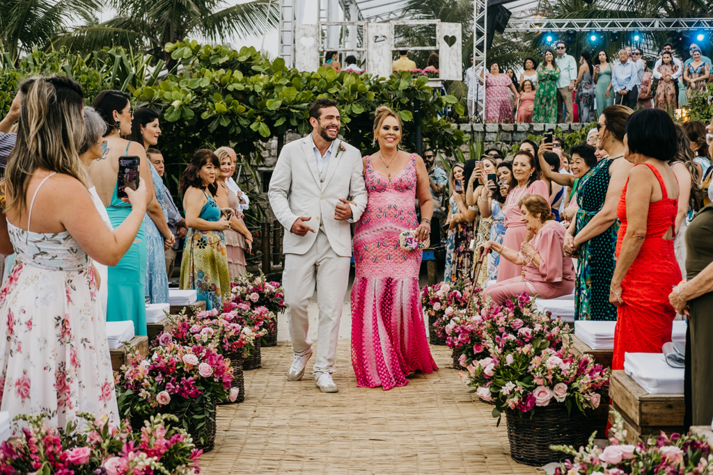 Bianca e Gabriel | Praia, sol, amor e mar: casamento em Maresias