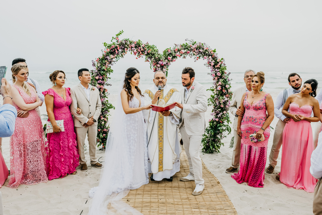 Bianca e Gabriel | Praia, sol, amor e mar: casamento em Maresias