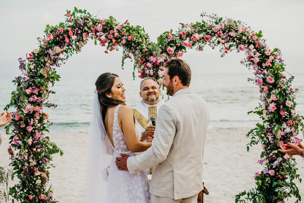 Bianca e Gabriel | Praia, sol, amor e mar: casamento em Maresias