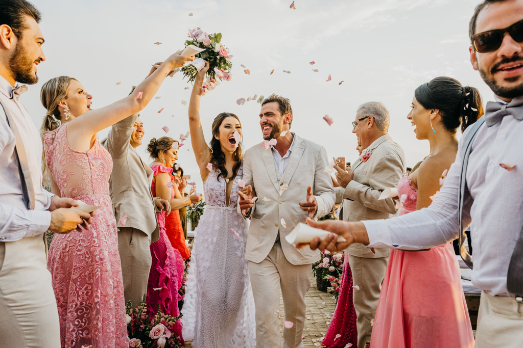 Bianca e Gabriel | Praia, sol, amor e mar: casamento em Maresias
