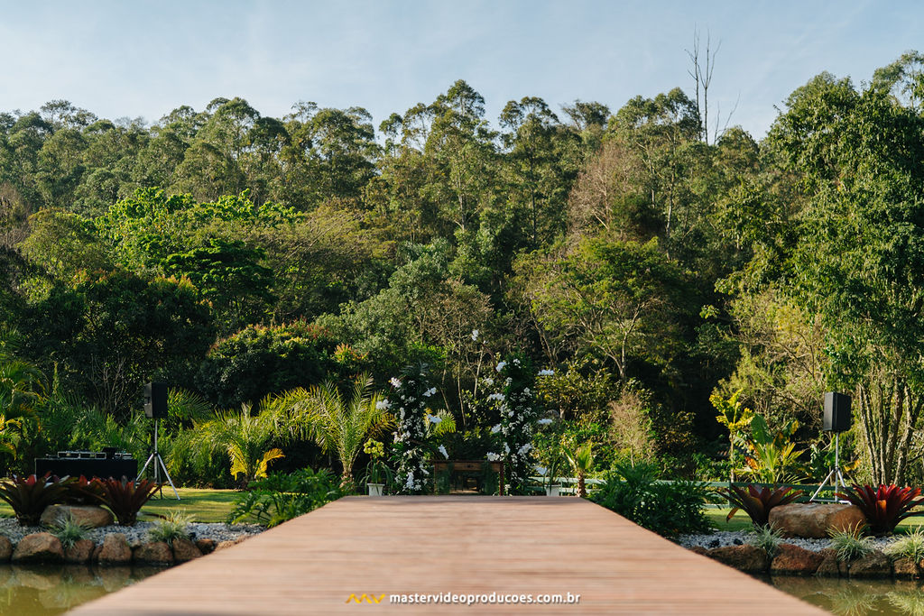 Becky e Regis | Casamento de conto de fadas na Fazenda Dona Inês com decoração Flor Brasileira