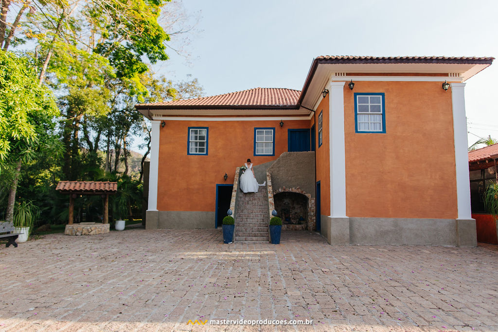 Becky e Regis | Casamento de conto de fadas na Fazenda Dona Inês com decoração Flor Brasileira